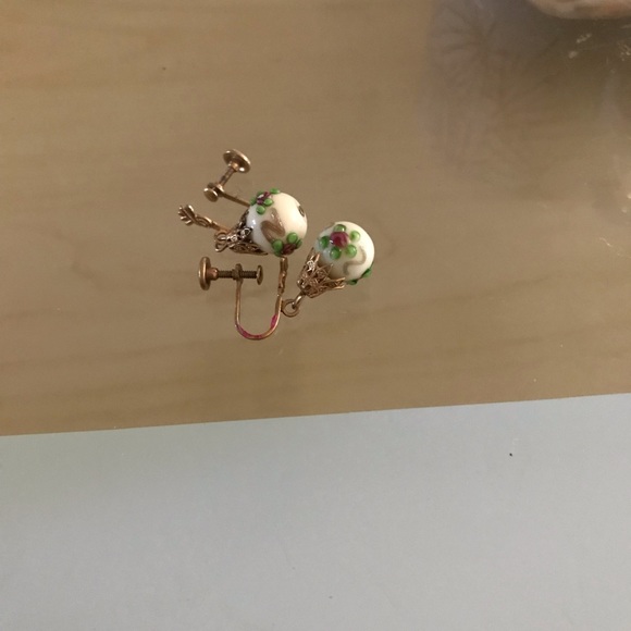 Vintage Wedding Cake filigreed earrings - Picture 3 of 3